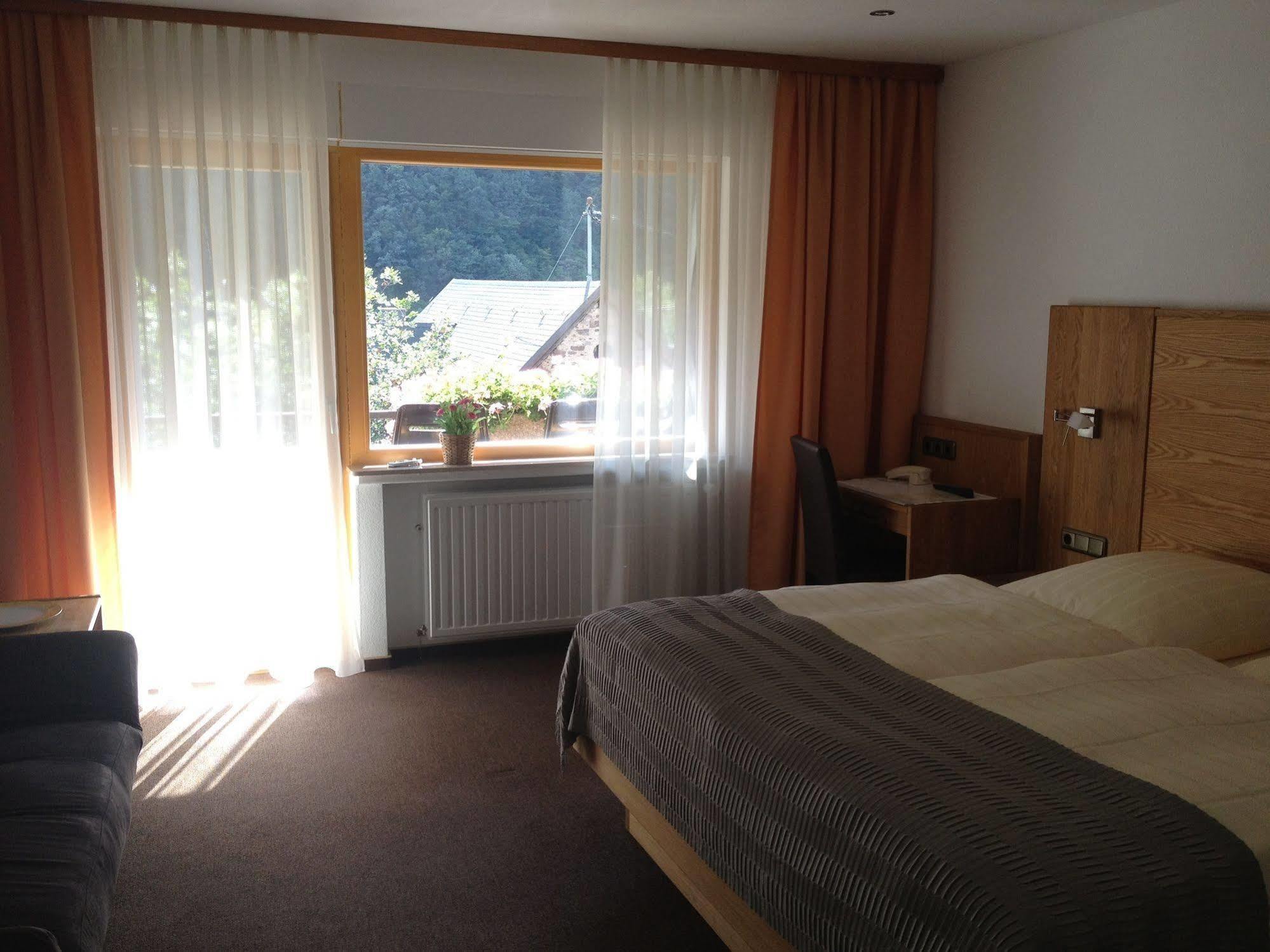 Hotel Weingut Dehren Ellenz-Poltersdorf Exterior photo